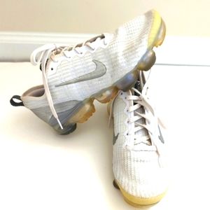 Nike Air Flyknit 3 Size 7 White Sneaker